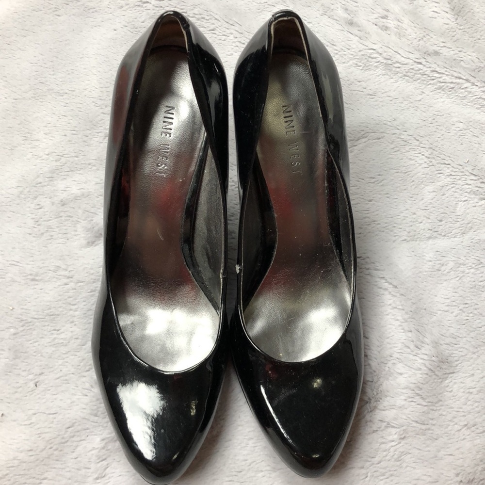 Nine West Black Patent Leather Round Toe Pump